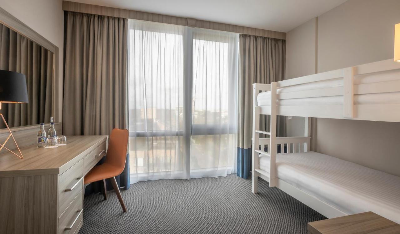 Metro Hotel Dublin Airport แซนทรี ภายนอก รูปภาพ